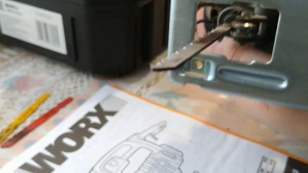 Как снять и вставить пилку в электролобзик. Меняем пилку своими руками