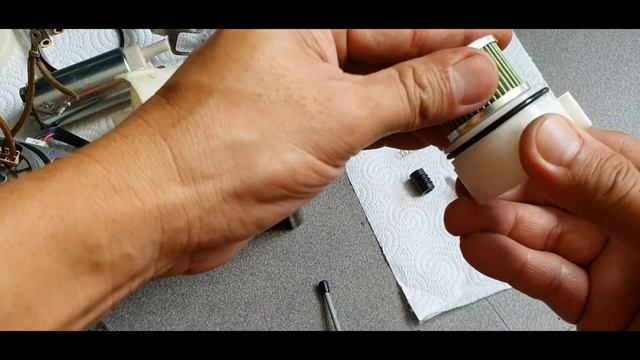 KTM 1190 ADV Fuel Pump Filter Kit Replacement смотреть онлайн