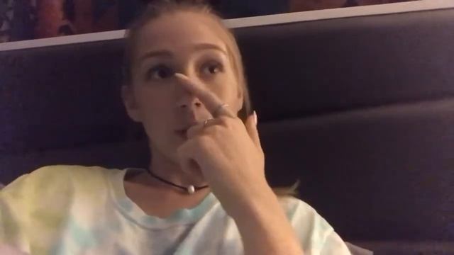 GETTING MY TRAGUS PIERCED (live footage) смотреть онлайн