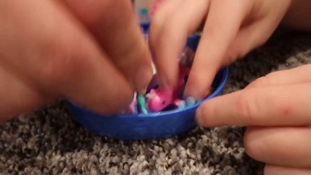ADLEY and DAD SHRiNK!! a Magic Locket makes us tiny! HELP can Polly Pocket help us grow big again! смотреть онлайн