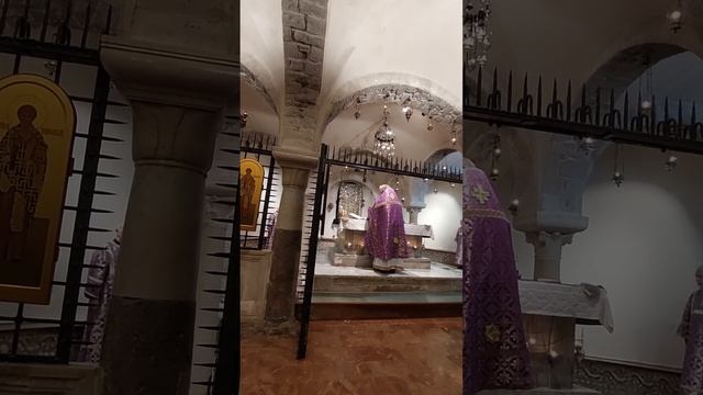Молитва "Символ Веры" у мощей Святого Николая Чудотворца в городе Бари. Юг Италии смотреть онлайн