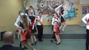 Кружится, кружится вальс над землей...