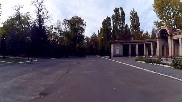 НОВАЯ КАХОВКА прогулка в парке золотая осень 2016г. смотреть онлайн