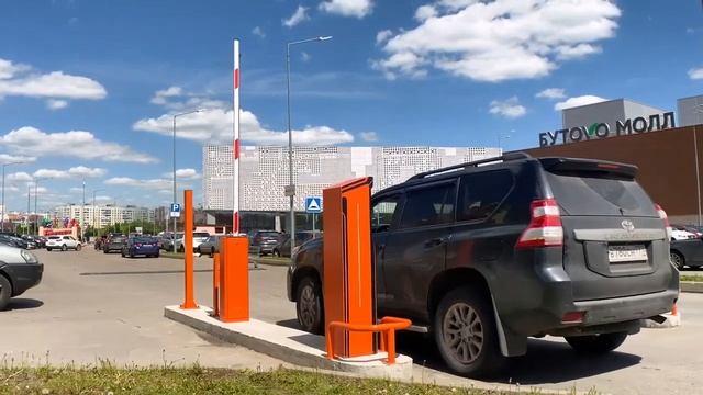 Шлагбаумы Фантом Спринт на парковке в ТРК Бутово Молл смотреть онлайн