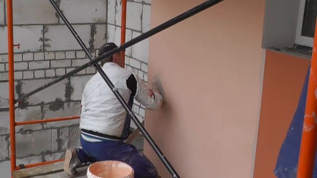 Нанесение и структурирование штукатурки в цвете смотреть онлайн