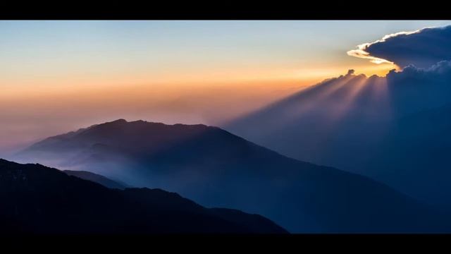 Meditative sholkas - Atma Shatakam смотреть онлайн