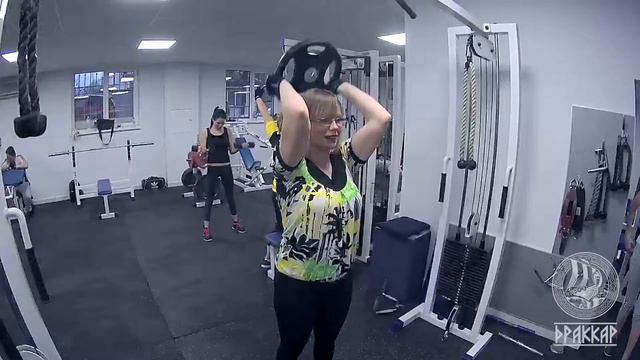 Наши девушки знают - парео летом не в моде :)