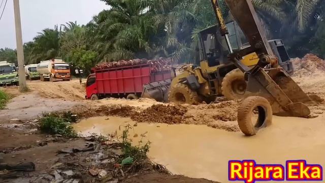 Sangking Ganasnya,Di Jalan Ini Lahir Sebuah Sebutan Fuso Oren Rajanya Di Lumpur