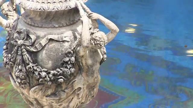 Versace Mansion goes on the auction block смотреть онлайн