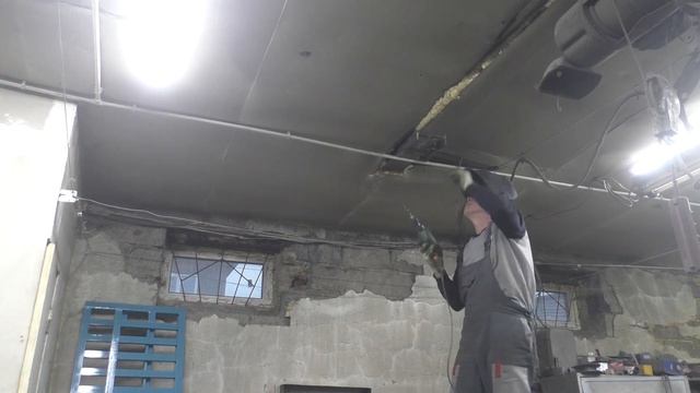 Очень мощная лебедка чтобы затягивать автомобили. Как повесить лебедку(кран-балку) в гараже. смотреть онлайн
