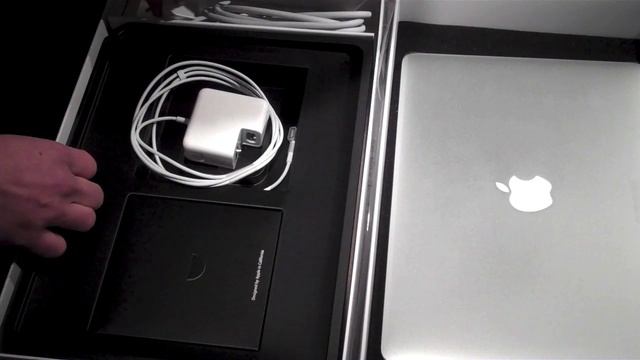 NEW 2010 MacBook Air 13 inch unboxing and first boot up смотреть онлайн