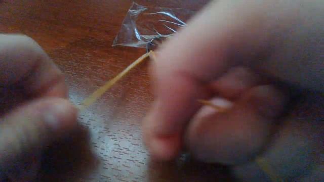 Видео урок №10) Как плести фенечки? "Радужный брелок" смотреть онлайн