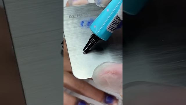 Дизайн с помощью трафаретов и аэропуффинга #nailart #nails #shots #маникюр дизайн ногтей