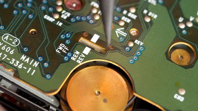 Trying to Fix a Sony Cassette Walkman From 1993! смотреть онлайн