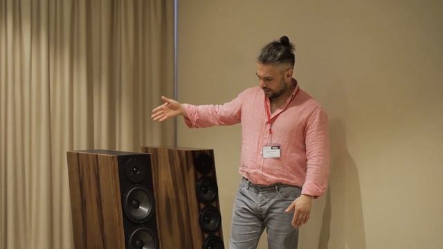 Немного из репортажа MHES2023 о модели Ella Audio Spartacus смотреть онлайн