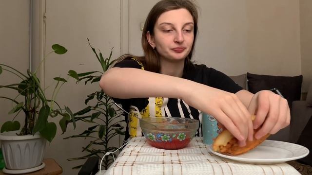 Борщ и пирожки с капустой / Хороший звук / МУКБАНГ смотреть онлайн