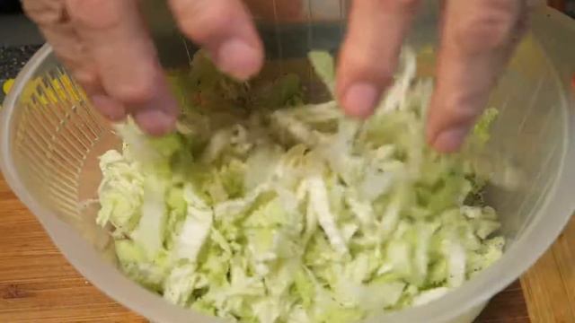 2-Minute Chinese Cabbage Seafood Salad смотреть онлайн