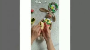 Вязаный зайка .Ссылка на описание в инфобоксе.