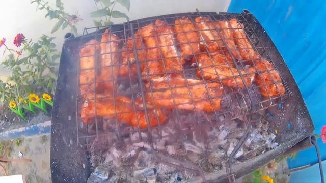 СУПЕР ОСТРЫЕ РЕБРЫШКИ В АДЖИКЕ НА УГЛЯХ | МУЖСКОЙ РЕЦЕПТ смотреть онлайн