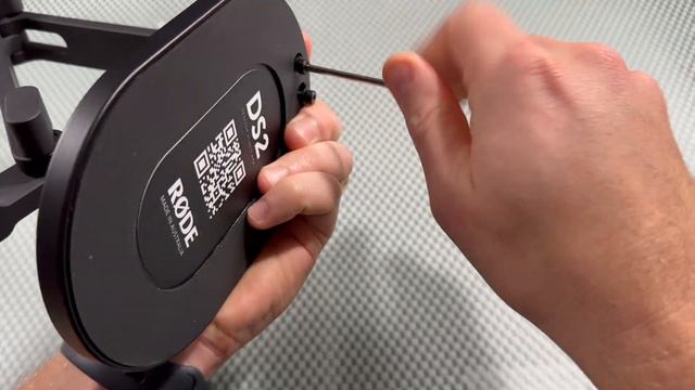 Unboxing the brand new Rode DS2 microphone stand смотреть онлайн