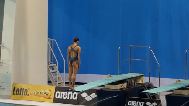 Swimsuits & Butts - Battle of the Asses смотреть онлайн