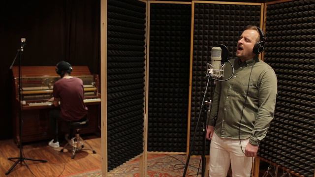 Вокальный микрофон Lauten Audio Atlantis FC-387 & пара Lauten Audio LA220 на пианино смотреть онлайн