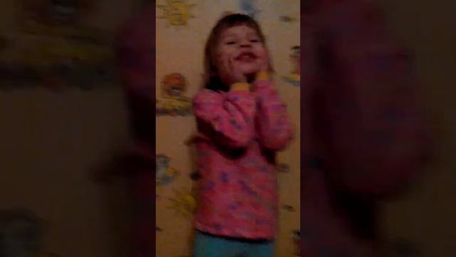 Вот как Диана выразительно читает стихотворение!!! смотреть онлайн