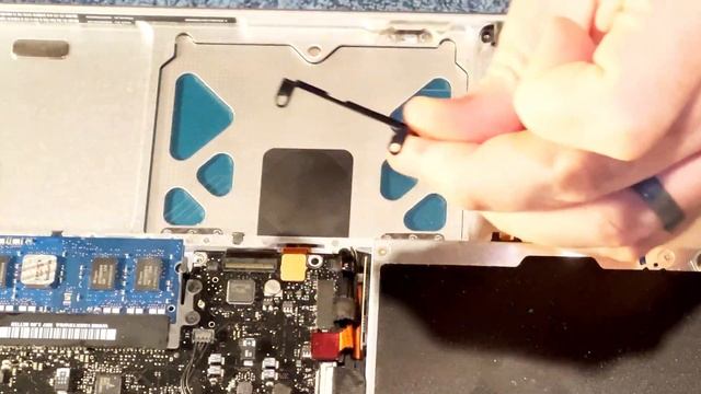 MacBook A1278 (2009-era) Quality of Life Improvements (RAM, SSD, Trackpad, Battery) смотреть онлайн