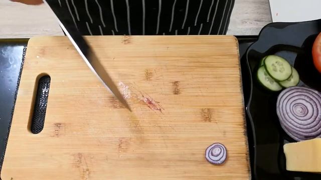 Как приготовить сочные БУРГЕРЫ у себя дома. И ДВА СОУСА смотреть онлайн