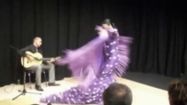 BAILE FLAMENCO SEVILLA.BAILE FLAMENCO EN SEVILLA CON MANTÓN SANDRA LA NEGRA SEVILLA смотреть онлайн