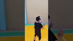 Комплекс упражнений у стены с мячом.
