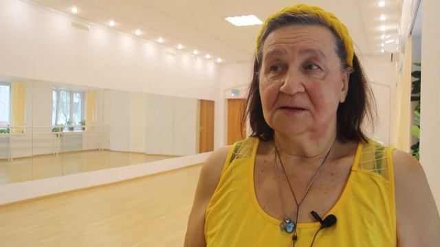 Молоды душой: московские пенсионеры пустились в пляс смотреть онлайн