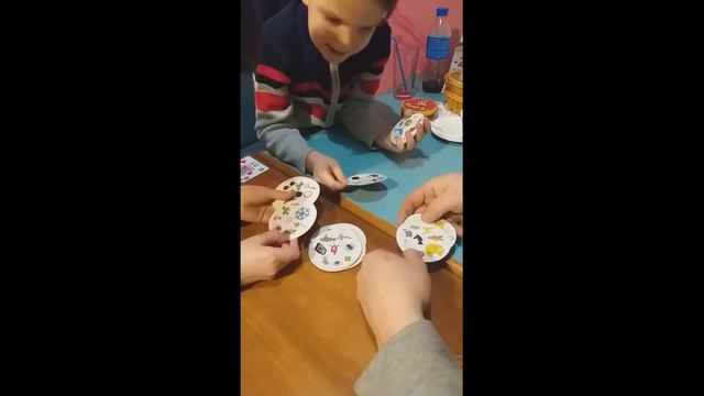 Настольная игра ДОББЛЬ vs SPOT IT #развивающаяигра смотреть онлайн