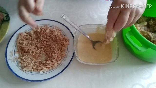Крылышки в панировке белого батона. Сало в духовке. смотреть онлайн