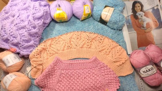 Продвижение по вязанию моих шедевров. Новая летняя кофточка регланом сверху. смотреть онлайн