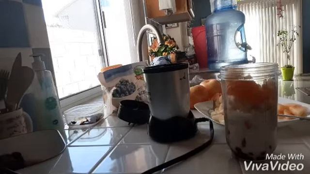 FRUIT SMOOTHIE USING MAGIC BULLET BLENDER смотреть онлайн