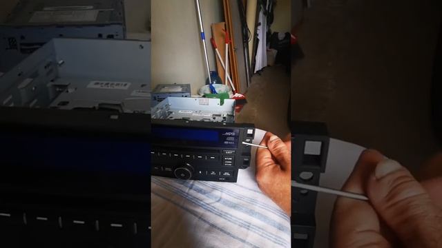 Как снять лицо морду переднюю панель автомагнитолы смотреть онлайн