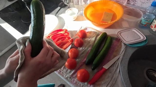 К нам пришли гости. Готовлю шашлык в камине смотреть онлайн
