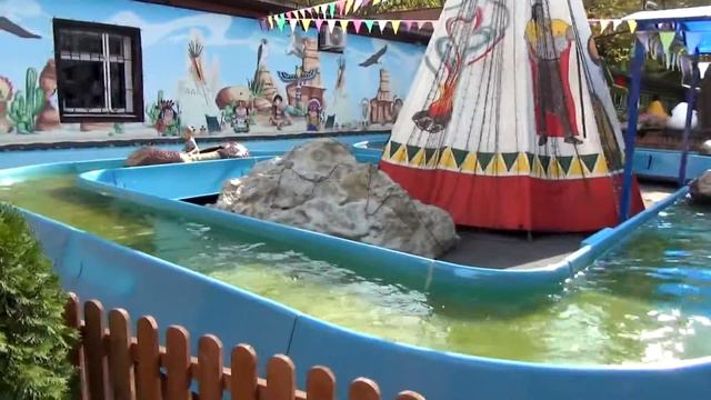 Vlog.Гуляем в парке "Солнечный остров".Батут, катаемся на детском джипе, И огромная надувная горка смотреть онлайн