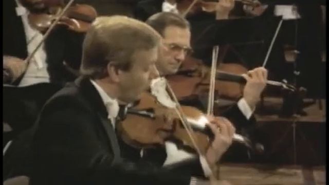 Mozart - Violin Concerto No. 1 KV. 207 (Kremer, Harnoncourt, VPO) FULL VIDEO смотреть онлайн