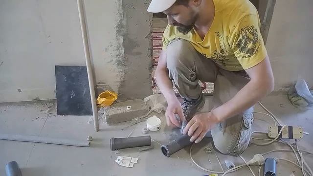 Как восстановить пробитую канализационную трубу в неподвижном соединении смотреть онлайн