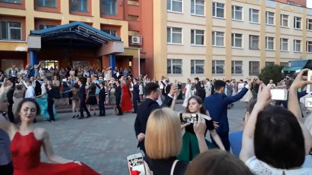 Выпускной вальс) смотреть онлайн