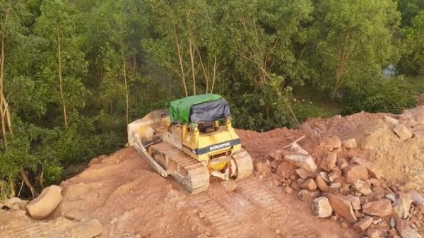 Completed 100% New Landfill Project Excellent Experience Komatsu Dozers Ft Dump Trucks Process