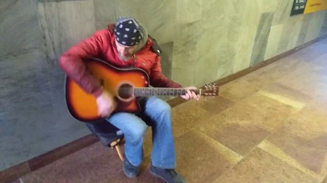 Красивая песня о любви.. Вахтанг из Грузии поет в Минском переходе. смотреть онлайн