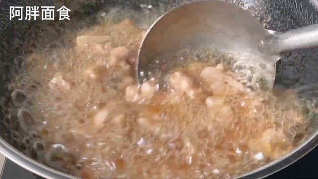 鸡腿这样做3个不够吃，不油烤不水煮，香气四溢，上桌一会被扫光【阿胖面食】 смотреть онлайн