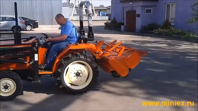 Мини трактор Kubota L1-22DT Toro смотреть онлайн