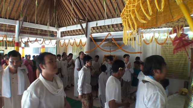 KIRTAN RADHASTAMI 2012.PART 1.m2ts смотреть онлайн