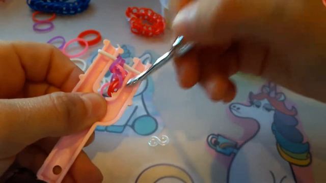 Плетение из резинок для начинающих. Одинарный браслет из резинок смотреть онлайн