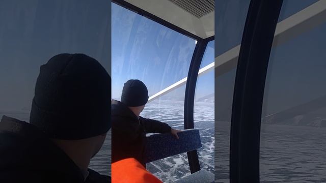 Солнечный Байкал с Колеса обозрения 06 февраль 2023 в день раскола льда вдоль линии берега смотреть онлайн