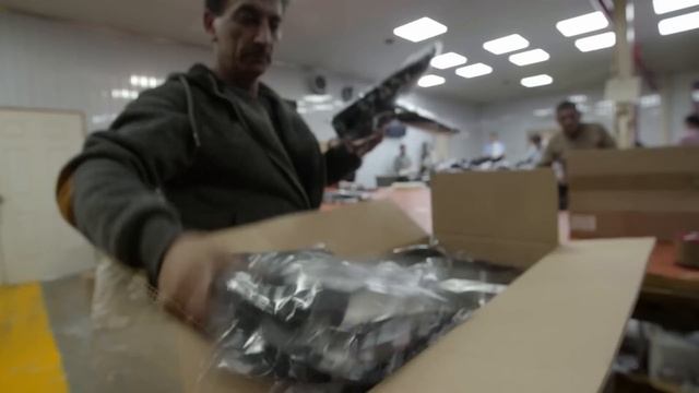 How Fast Fashion Kills: Slave Labour, Toxic Waste and Catastrophic Pollution | Fashion Documentary смотреть онлайн